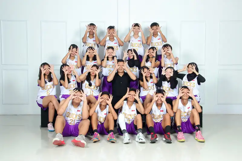 Foto grup di Studio Kuningan Ahmad Yani - foto bersama teman